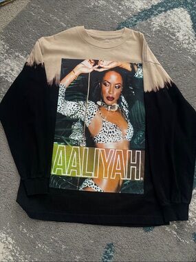 Aaliyah Graphic Dip-Dye Long Sleeve Sweatshirt in Beige & Black